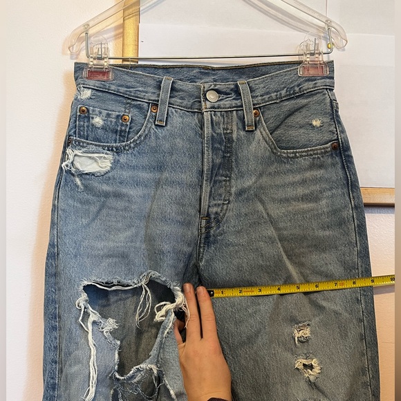 Levi 501 Distressed Women's Jeans. - Picture 11 of 14